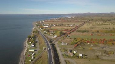 Bir güneşli sabah sırasında Atlantik Okyanusu kıyılarının havadan görünümü. Carleton, Quebec, Kanada alınan.
