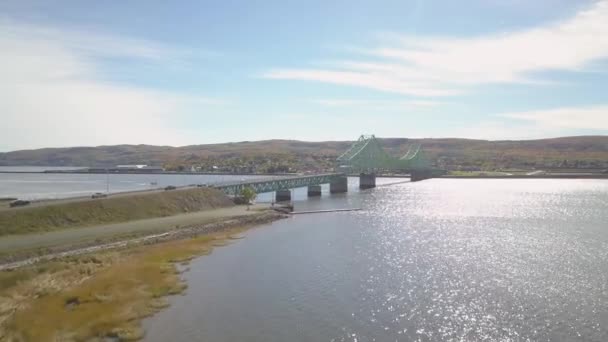 Nehrin Karşısına Geçilen Köprünün Havadan Görünümü — Stok video