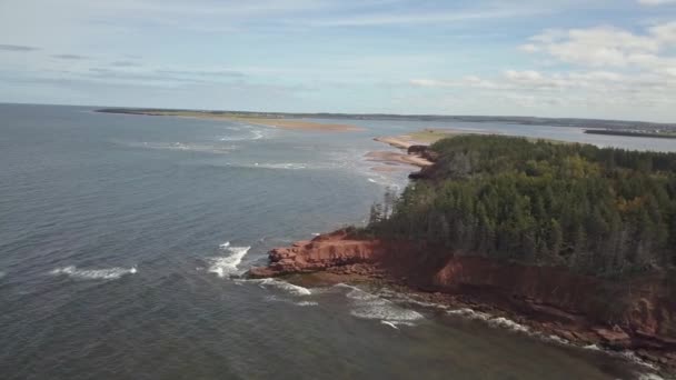 Αεροφωτογραφία Του Μια Όμορφη Βραχώδη Ακτή Του Ατλαντικού Λαμβάνονται Στην — Αρχείο Βίντεο