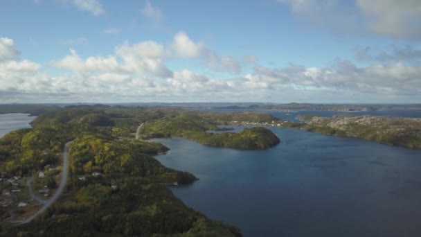 Vista Aérea Uma Pequena Cidade Uma Costa Rochosa Oceano Atlântico — Vídeo de Stock