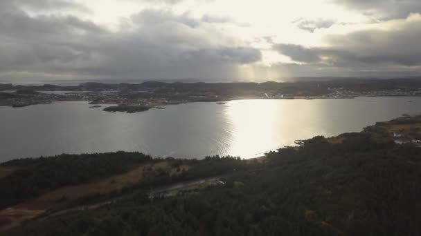 Flygfoto Över Liten Stad Klippiga Kusten Atlanten Molnig Dag Tagit — Stockvideo