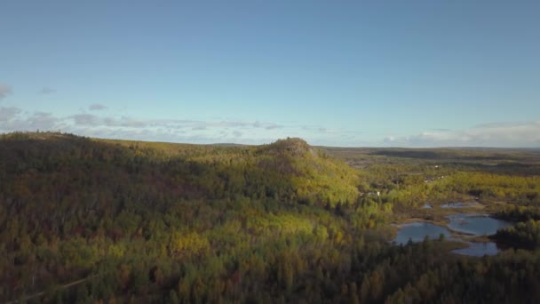 Vue Aérienne Magnifique Paysage Canadien Par Une Journée Ensoleillée Été — Video