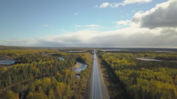 Luftaufnahme Einer Malerischen Straße Einem Schönen Sonnigen Tag Herbst Aufgenommen — Stockvideo