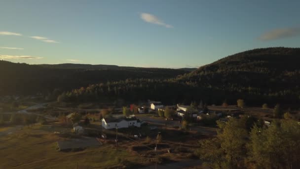 Flygfoto Över Liten Stad Klippiga Kusten Atlanten Ljusa Soliga Soluppgång — Stockvideo