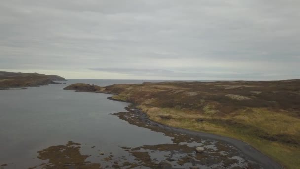 Panorama Flygfoto Över Liten Stad Klippiga Kusten Atlanten Molnig Dag — Stockvideo