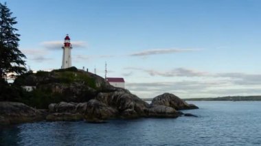 Güzel bir Kanada manzara bir bulutlu yaz gün batımı sırasında hava görünümünü. Deniz feneri Park, Horseshoe Bay, North Vancouver, Bc, Kanada içinde alınan.