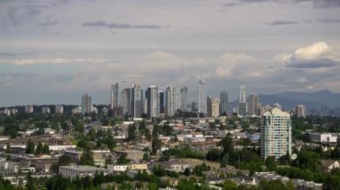 Bulutlu bir yaz günü metrotown havadan timelapse. Burnaby, Vancouver, Bc, Kanada'da çekilmiş.