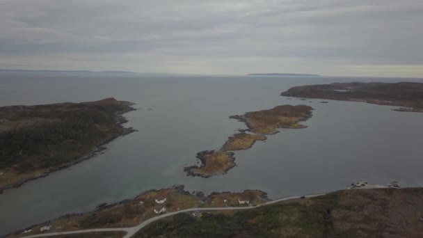 Vista Aérea Uma Pequena Cidade Uma Costa Rochosa Oceano Atlântico — Vídeo de Stock