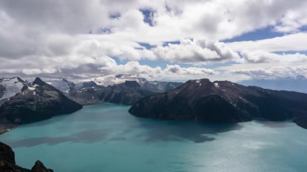 Cronometragem Aérea Bela Paisagem Canadense Durante Dia Verão Nublado Vibrante — Vídeo de Stock