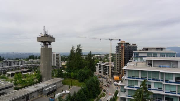 温哥华 加拿大不列颠哥伦比亚省 2018年6月15日 在多云的夏日 伯纳比山山顶建筑工地的空中时间流逝 — 图库视频影像