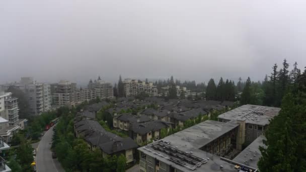 Antenn Timelapse Ett Bostadsområde Molnig Sommardag Taget Ovanpå Burnaby Mountain — Stockvideo