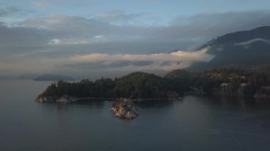 Güzel bir Kanada manzara bir canlı yaz gün batımı sırasında hava görünümünü. Whytecliff Park, Horseshoe Bay, Batı Vancouver, British Columbia, Kanada alınan.