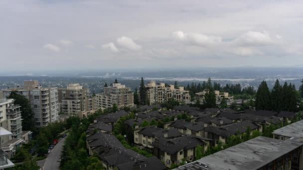 Luchtfoto Timelapse Van Een Woonwijk Tijdens Een Bewolkte Zomerdag Genomen — Stockvideo