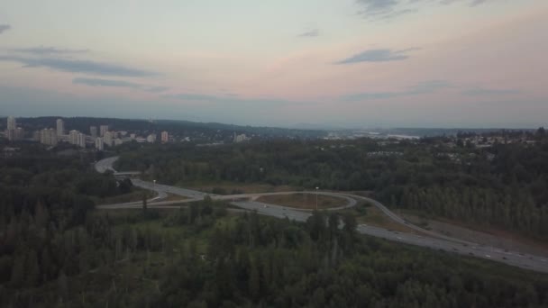Flygfoto Över Motorväg Korsningen Staden Pulserande Solnedgång Tagit Burnaby Större — Stockvideo