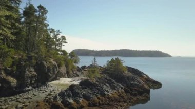 Güneşli yaz gün boyunca güzel bir Kanada manzara havadan görünümüdür. Kuzey Vancouver Adası, British Columbia, Kanada alınan.