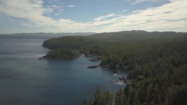 Güneşli yaz gün boyunca güzel bir Kanada manzara havadan görünümüdür. Kuzey Vancouver Adası, British Columbia, Kanada alınan.