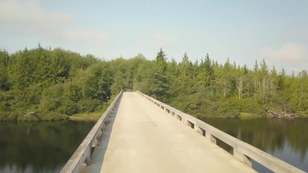 Luftaufnahme Einer Malerischen Straße Nahe Der Atlantikküste Während Eines Bewölkten — Stockvideo