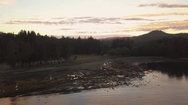 Luftaufnahme Eines Schönen Bunten Sonnenuntergangs Einer Kleinen Stadt Pazifik Sommer — Stockvideo