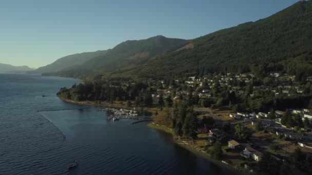 Vedere Aeriană Unui Mic Oraș Din Oceanul Pacific Timpul Unui — Videoclip de stoc