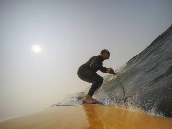 Homem Paddle Surfista Está Montando Uma Onda Oceano Pacífico Tomado — Fotografia de Stock