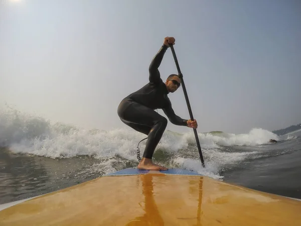 Man Paddle Surfer Riding Wave Pacific Ocean Taken Tofino Vancouver — Stock Photo, Image