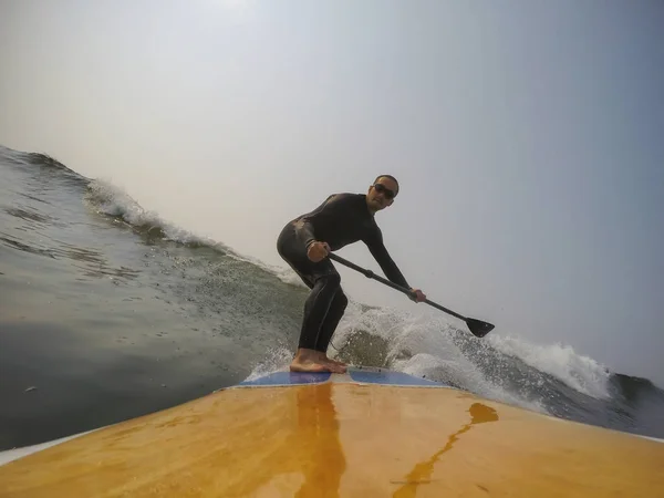 Man Paddle Surfer Riding Wave Pacific Ocean Taken Tofino Vancouver — Stock Photo, Image