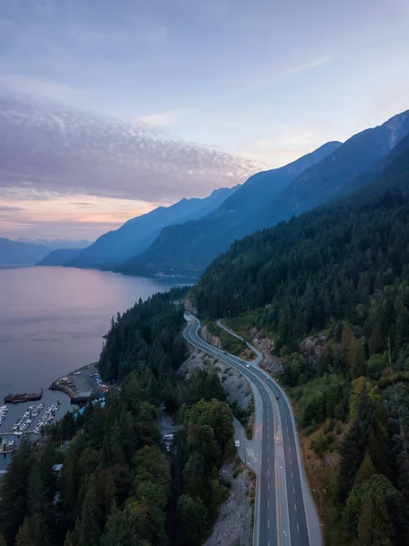Panorama Flygfoto Över Den Natursköna Highway Surounded Vackra Kanadensiska Bergslandskap — Stockfoto