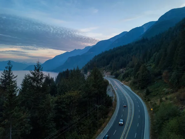 Luftaufnahme Der Malerischen Autobahn Inmitten Der Wunderschönen Kanadischen Berglandschaft Während — Stockfoto