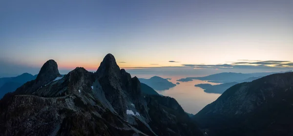 Vista Panoramica Aerea Del Bellissimo Paesaggio Montano Canadese Durante Tramonto — Foto Stock