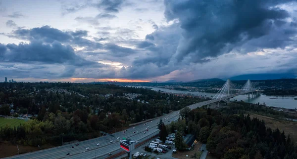 Hava Panoramik Trans Kanada Karayolu Dramatik Bir Bulutlu Gün Batımı — Stok fotoğraf