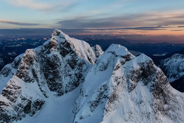 Veduta Aerea Del Paesaggio Montano Canadese Durante Tramonto Vibrante Preso — Foto Stock