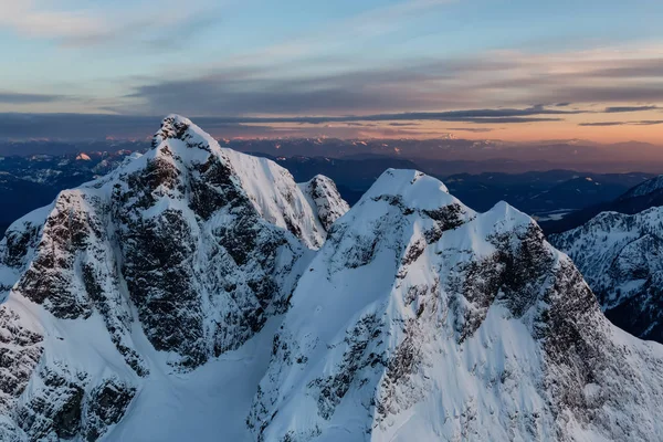 Vue Aérienne Paysage Montagneux Canadien Lors Coucher Soleil Animé Pris — Photo