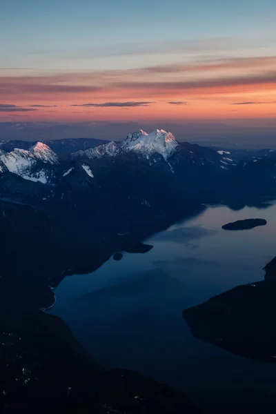 Luchtfoto Van Canadese Berglandschap Tijdens Een Levendige Zonsondergang Genomen Ten — Stockfoto