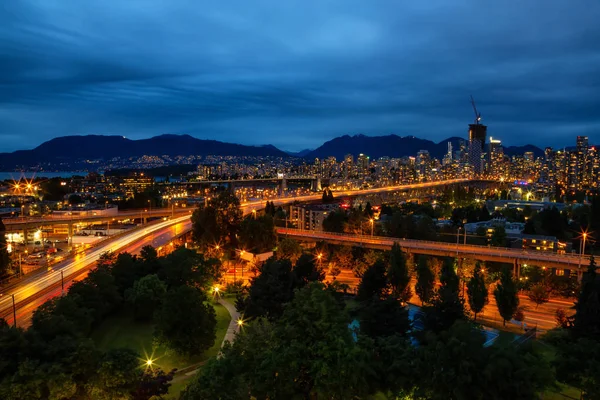 Flygfoto Över Downtown City Molnig Sommarnatt Efter Solnedgången Tagit Vancouver — Stockfoto