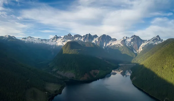 Canlı Yaz Gün Doğumu Sırasında Kanada Dağ Manzarası Doğal Bir — Stok fotoğraf