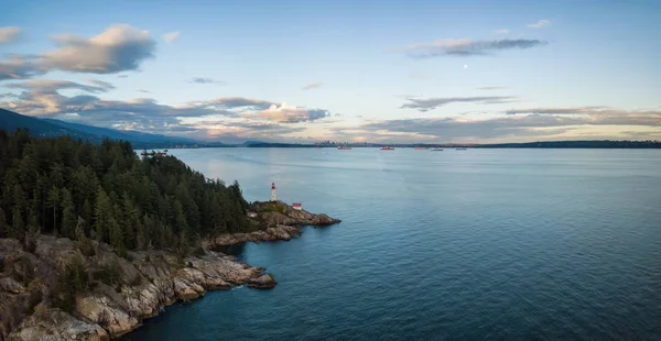 Flygfoto Över Vackra Kanadensiska Landskap Molnig Sommar Solnedgång Tagit Lighthouse — Stockfoto