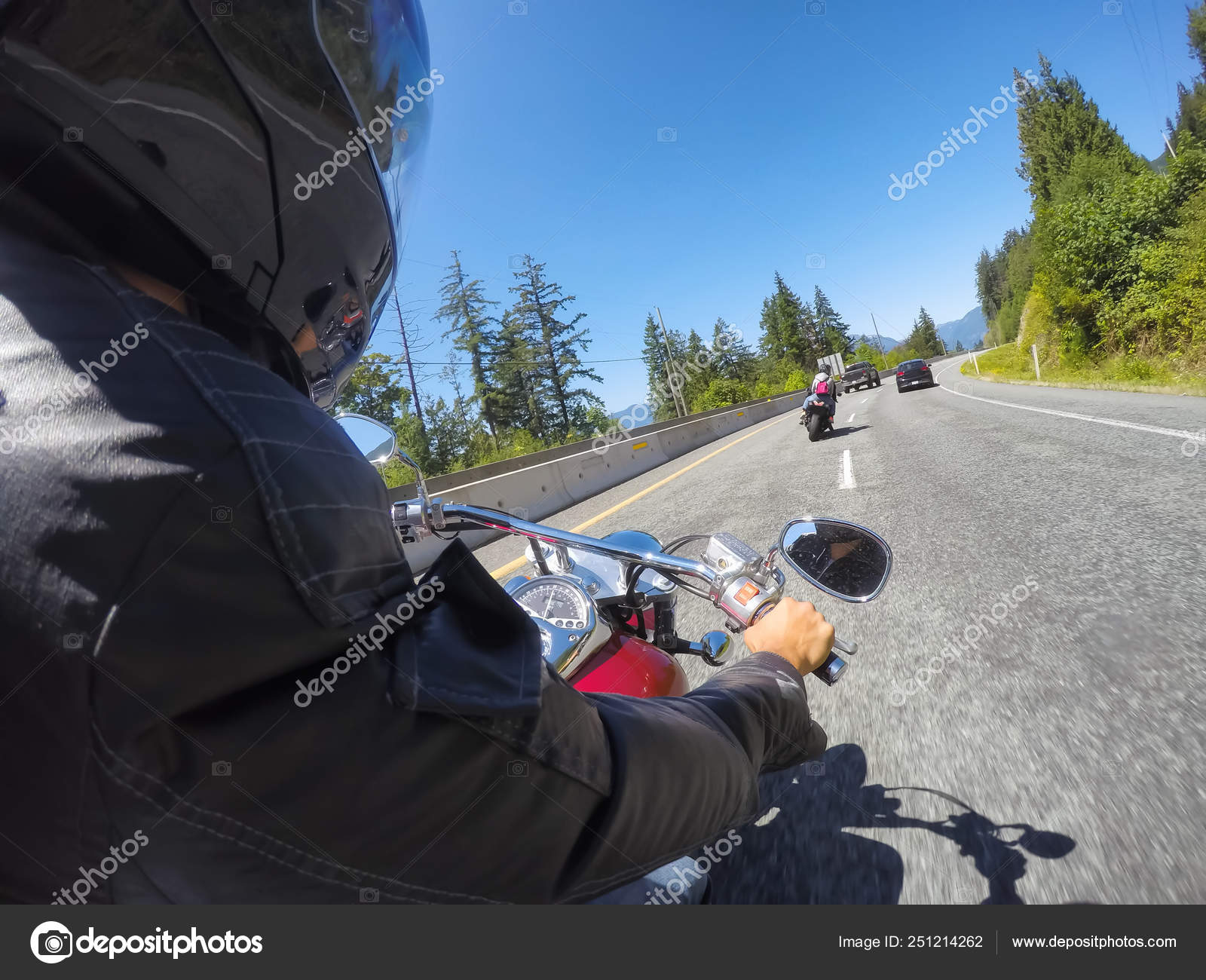 Montar Moto Durante Soleado Día Verano Tomado Mar Sky Highway — Foto de  stock #251214262 © edb3_16, image size:1600x1300