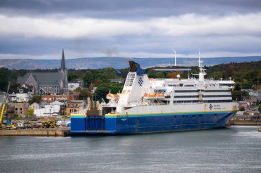 Kuzey Sidney, Nova Scotia, Kanada - 10 Ekim 2018: Bulutlu bir Sonbahar Günü sırasında Feribot Terminali yakınında şehrin görünümü.