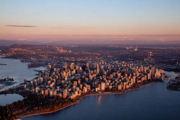Luftaufnahme Einer Modernen Innenstadt Während Eines Sonnigen Winteruntergangs Aufgenommen Vancouver — Stockfoto