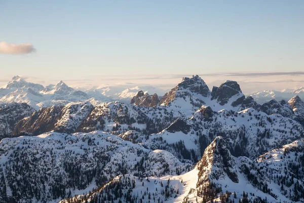 Veduta Aerea Del Paesaggio Montano Canadese Durante Tramonto Vibrante Preso — Foto Stock