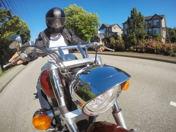 Vancouver Kolumbia Brytyjska Kanada Lipca 2018 Człowiek Motocyklu Jedzie Nowoczesnym — Zdjęcie stockowe