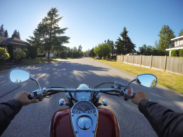 Motorradfahren Einer Wohngegend Einem Sonnigen Sommertag Aufgenommen Surrey Vancouver Canada — Stockfoto