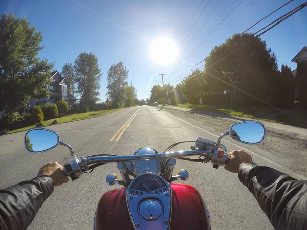 Motorradfahren Einer Wohngegend Einem Sonnigen Sommertag Aufgenommen Surrey Vancouver Canada — Stockfoto