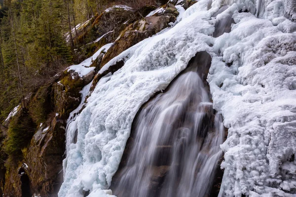 Belle Vue Sur Une Cascade Crooked Falls Couverte Glace Fondante — Photo