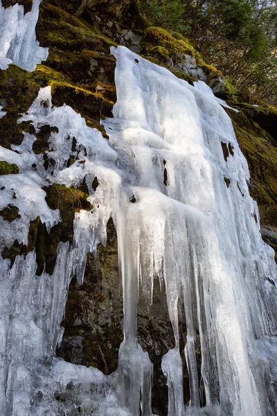 Derretimiento Hielo Pared Roca Durante Primavera Tomado Cerca Squamish Norte — Foto de Stock