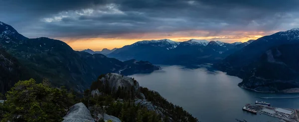Malebný Panoramatický Pohled Krajinu Krásnou Kanadskou Přírodou Vrcholu Hory Během — Stock fotografie