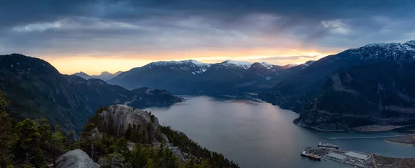 Naturskön Panoramautsikt Över Den Vackra Kanadensiska Naturen Från Toppen Berget — Stockfoto