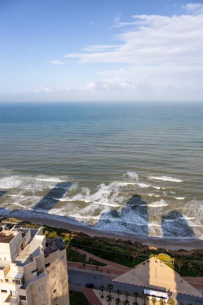 Bela Vista Aérea Uma Praia Areia Durante Nascer Sol Nublado — Fotografia de Stock