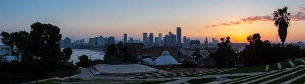 Gyönyörű Kilátás Nyílik Egy Modern Belvárosi Városra Egy Napfelkeltét Színpompás — Stock Fotó
