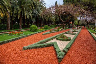 Bulutlu bir gün boyunca Bahai Bahçeleri güzel bir görünüm. Hayfa, İsrail'de çekilmiş.
